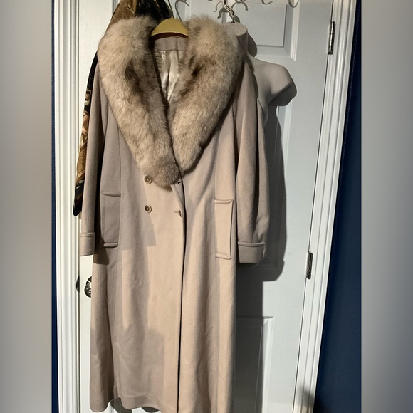 STUNNER SHOW STOPPER VINTAGE 100% wool camel coat fox collar GORGEOUS!🏆🏆🧥 - Picture 11 of 14